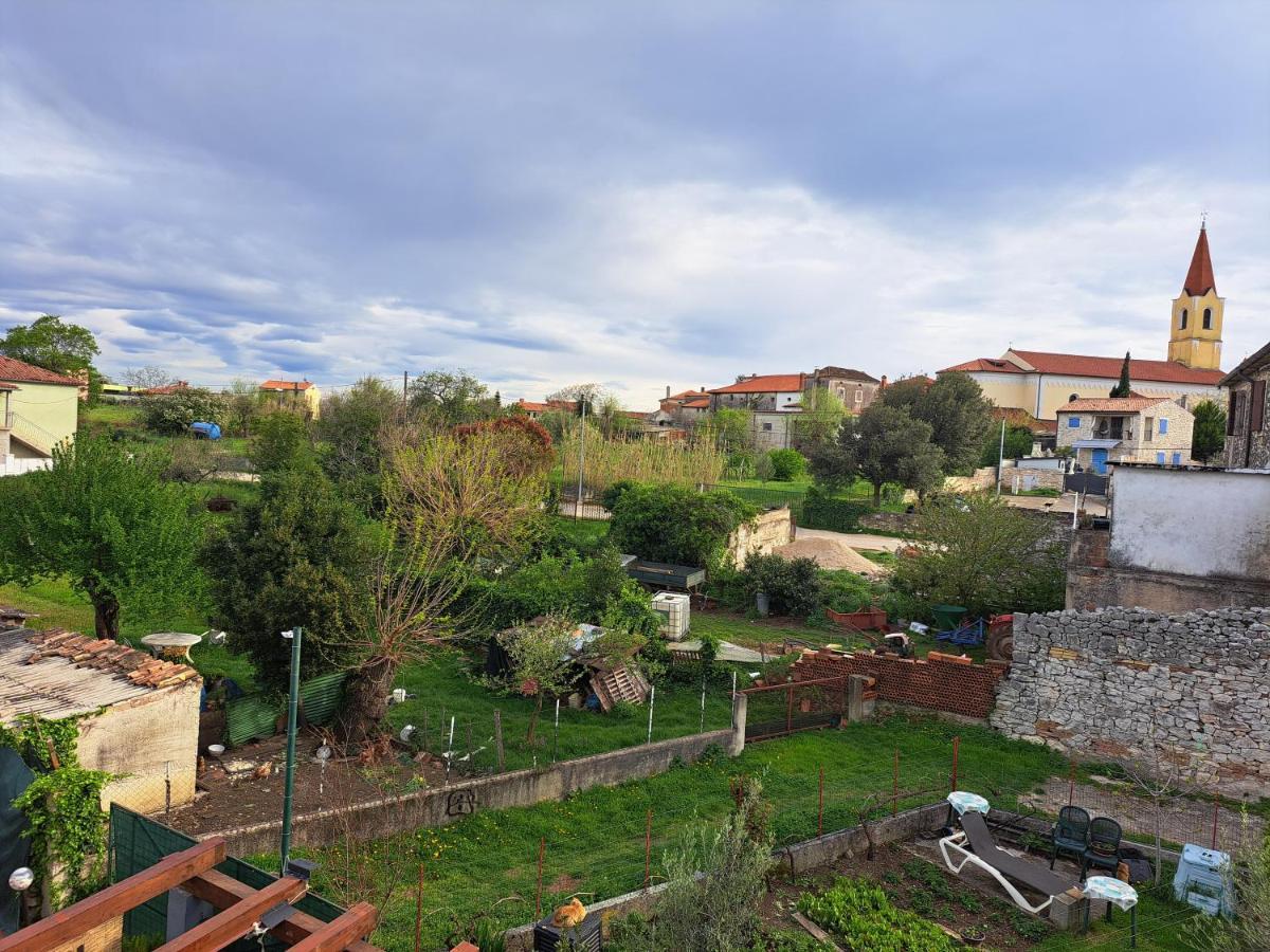 Sobe Anja Guest House Brtonigla Bagian luar foto