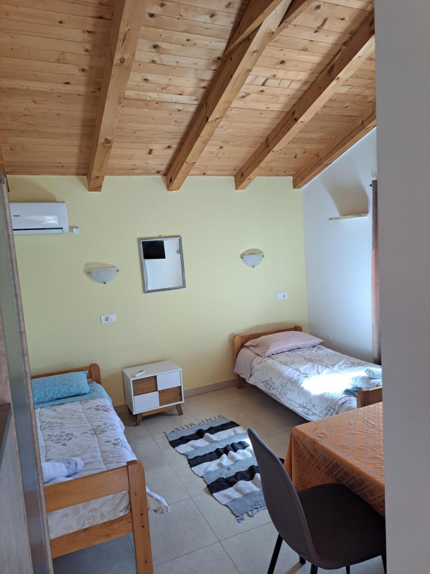 Sobe Anja Guest House Brtonigla Ruang foto